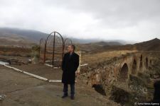 Güney Azərbaycanın milli fəalı Əhməd Obalı Xudafərin körpüsünə səfər edib (FOTO)