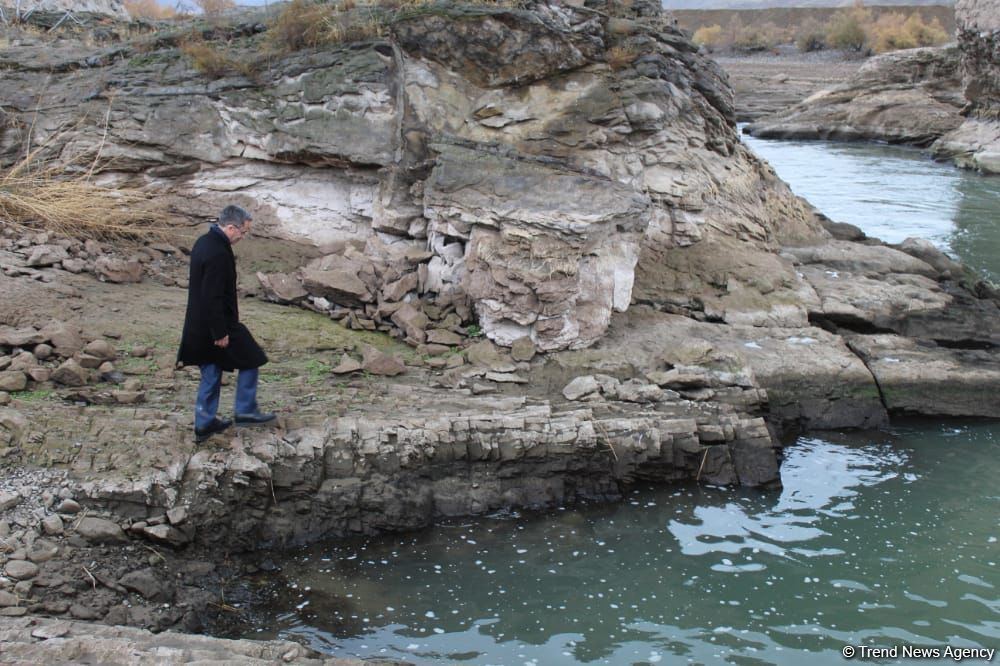 Güney Azərbaycanın milli fəalı Əhməd Obalı Xudafərin körpüsünə səfər edib (FOTO)