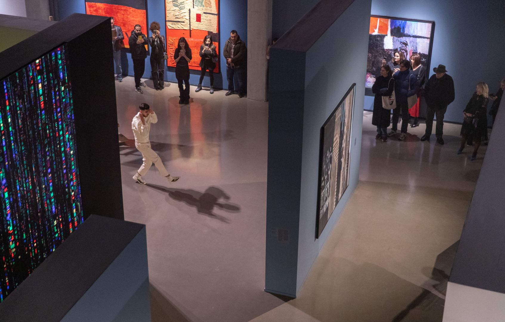 YARAT müxtəlif nəsillərdən olan Azərbaycan rəssamlarının əsərlərindən ibarət “METAKOD” adlı sərgi açıb (FOTO)