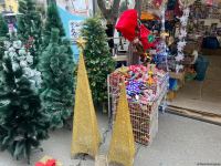 Yeni il yarmarkalarında qiymətlər: 150 sm sadə yolka 35 manat... (FOTO)