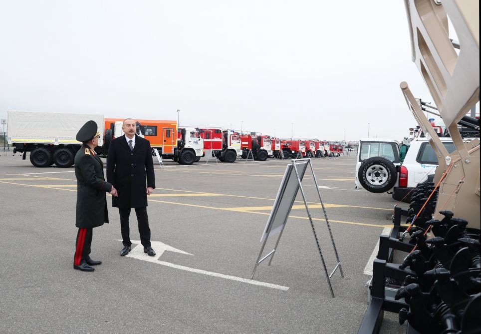 Prezident İlham Əliyev yeni alınmış xüsusi təyinatlı texnikalar və təcili tibbi yardım avtomobilləri ilə tanış olub (FOTO) (YENİLƏNİB)