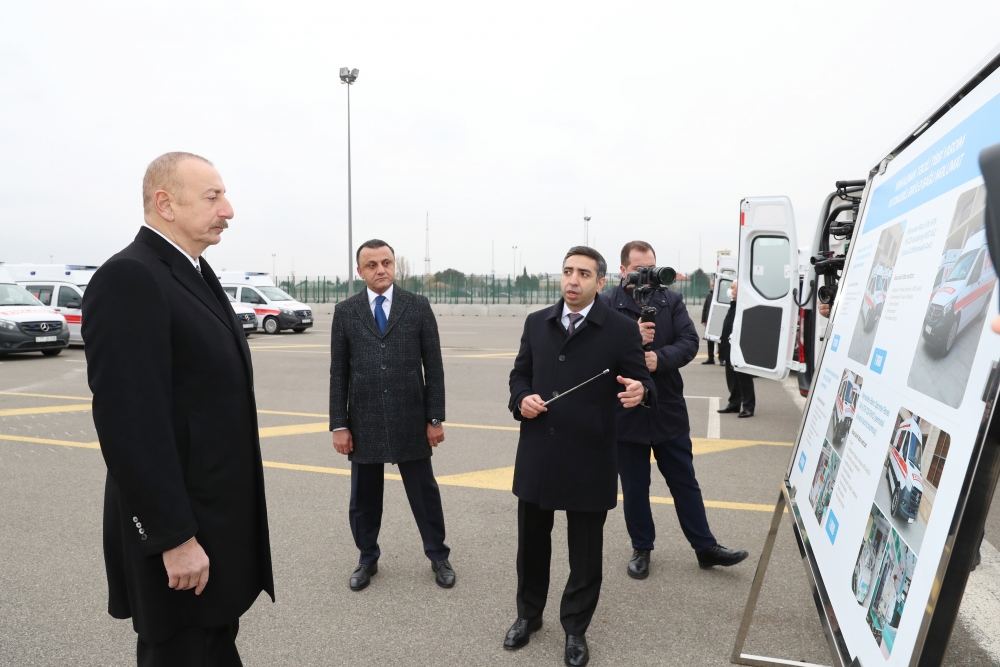 Prezident İlham Əliyev yeni alınmış xüsusi təyinatlı texnikalar və təcili tibbi yardım avtomobilləri ilə tanış olub (FOTO) (YENİLƏNİB)