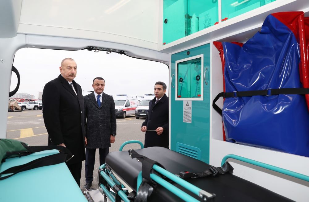 Prezident İlham Əliyev yeni alınmış xüsusi təyinatlı texnikalar və təcili tibbi yardım avtomobilləri ilə tanış olub (FOTO) (YENİLƏNİB)