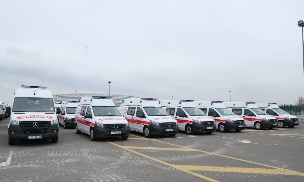 Prezident İlham Əliyev yeni alınmış xüsusi təyinatlı texnikalar və təcili tibbi yardım avtomobilləri ilə tanış olub (FOTO) (YENİLƏNİB)