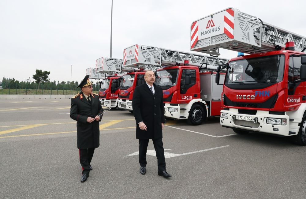 Prezident İlham Əliyev yeni alınmış xüsusi təyinatlı texnikalar və təcili tibbi yardım avtomobilləri ilə tanış olub (FOTO) (YENİLƏNİB)