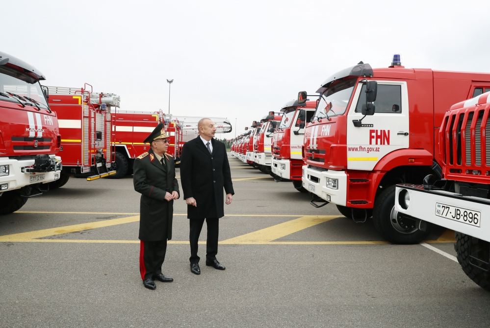 Prezident İlham Əliyev yeni alınmış xüsusi təyinatlı texnikalar və təcili tibbi yardım avtomobilləri ilə tanış olub (FOTO) (YENİLƏNİB)
