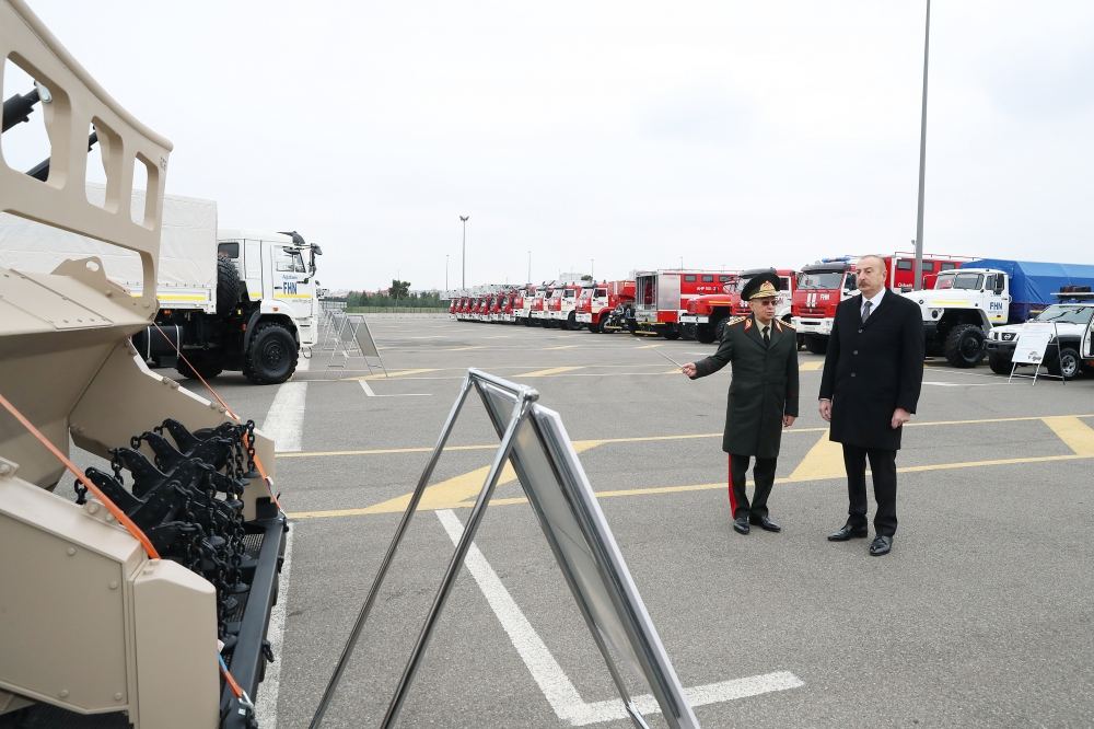 Prezident İlham Əliyev yeni alınmış xüsusi təyinatlı texnikalar və təcili tibbi yardım avtomobilləri ilə tanış olub (FOTO) (YENİLƏNİB)