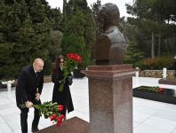 Prezident İlham Əliyev və Birinci xanım Mehriban Əliyeva Ümummilli Lider Heydər Əliyevin məzarını ziyarət ediblər (FOTO/VİDEO) (YENİLƏNİB)
