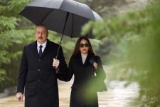 Prezident İlham Əliyev və Birinci xanım Mehriban Əliyeva Ümummilli Lider Heydər Əliyevin məzarını ziyarət ediblər (FOTO/VİDEO) (YENİLƏNİB)