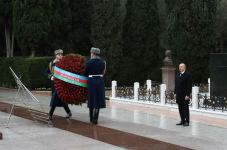 Prezident İlham Əliyev və Birinci xanım Mehriban Əliyeva Ümummilli Lider Heydər Əliyevin məzarını ziyarət ediblər (FOTO/VİDEO) (YENİLƏNİB)