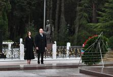 Prezident İlham Əliyev və Birinci xanım Mehriban Əliyeva Ümummilli Lider Heydər Əliyevin məzarını ziyarət ediblər (FOTO/VİDEO) (YENİLƏNİB)