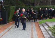 Azərbaycan ictimaiyyəti Fəxri xiyabanda Ulu Öndər Heydər Əliyevin xatirəsini yad edir (FOTO)