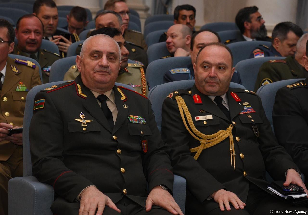 Hikmət Hacıyev Şuşa-Xankəndi yolunda mövcud vəziyyət barədə diplomatik nümayəndəliklərin rəhbərlərinə məlumat verib