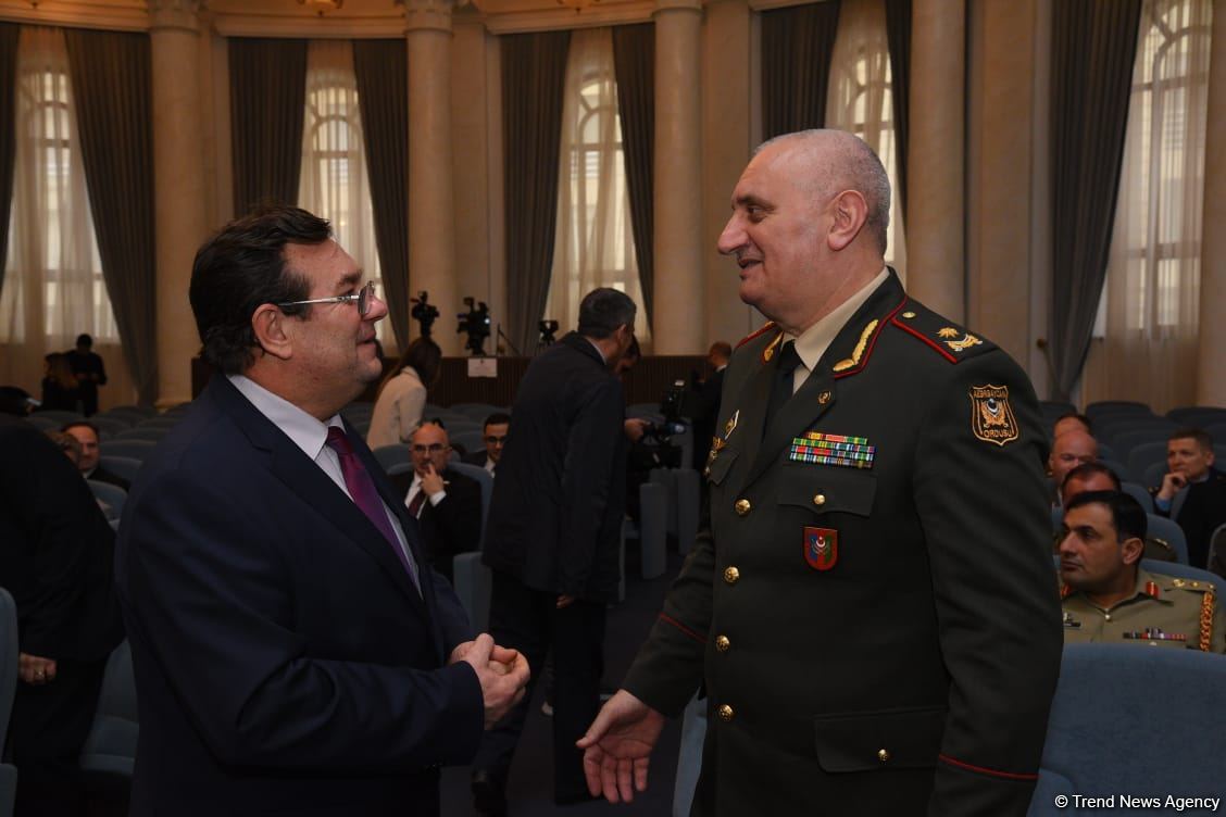 Hikmət Hacıyev Şuşa-Xankəndi yolunda mövcud vəziyyət barədə diplomatik nümayəndəliklərin rəhbərlərinə məlumat verib