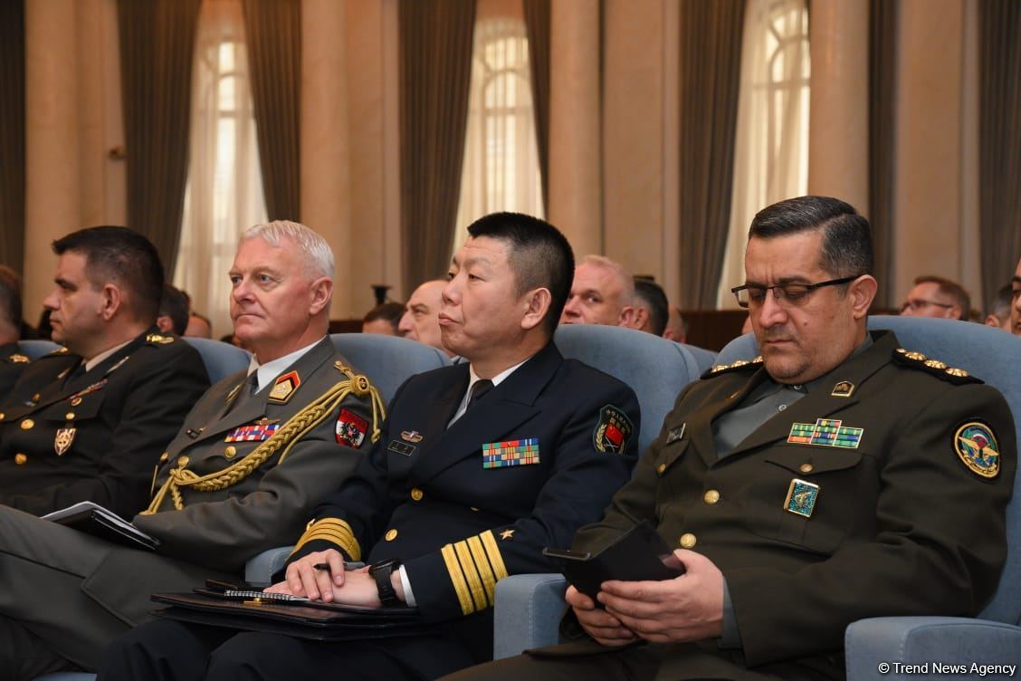 Hikmət Hacıyev Şuşa-Xankəndi yolunda mövcud vəziyyət barədə diplomatik nümayəndəliklərin rəhbərlərinə məlumat verib