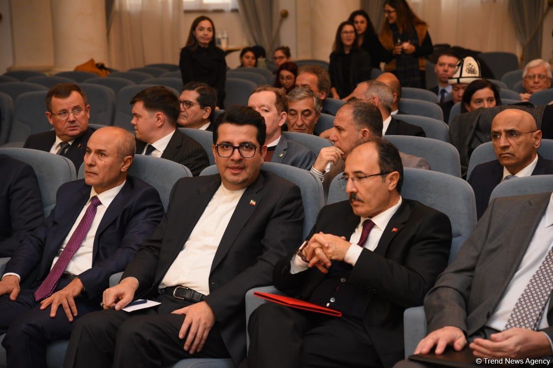 Hikmət Hacıyev Şuşa-Xankəndi yolunda mövcud vəziyyət barədə diplomatik nümayəndəliklərin rəhbərlərinə məlumat verib