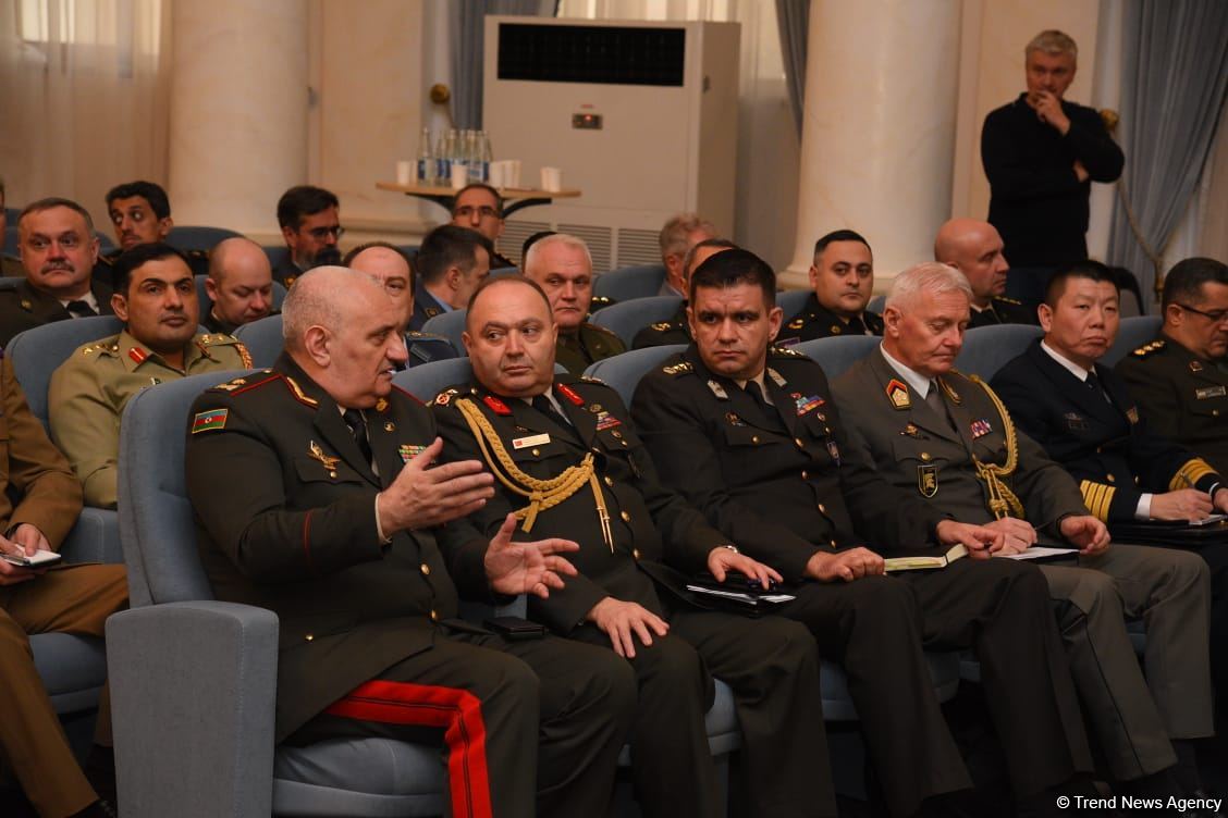 Hikmət Hacıyev Şuşa-Xankəndi yolunda mövcud vəziyyət barədə diplomatik nümayəndəliklərin rəhbərlərinə məlumat verib