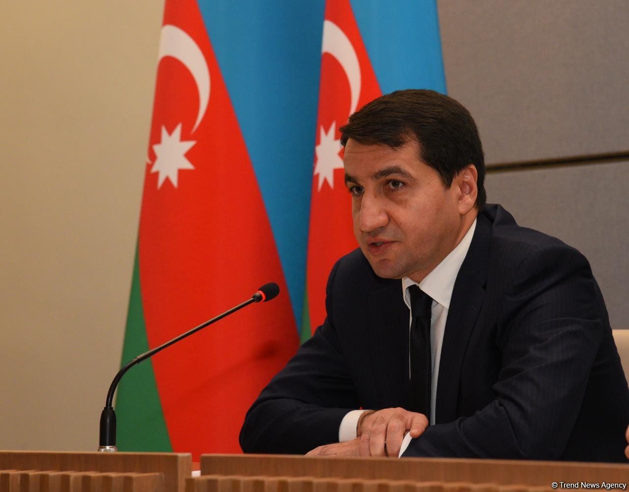 Hikmət Hacıyev Şuşa-Xankəndi yolunda mövcud vəziyyət barədə diplomatik nümayəndəliklərin rəhbərlərinə məlumat verib