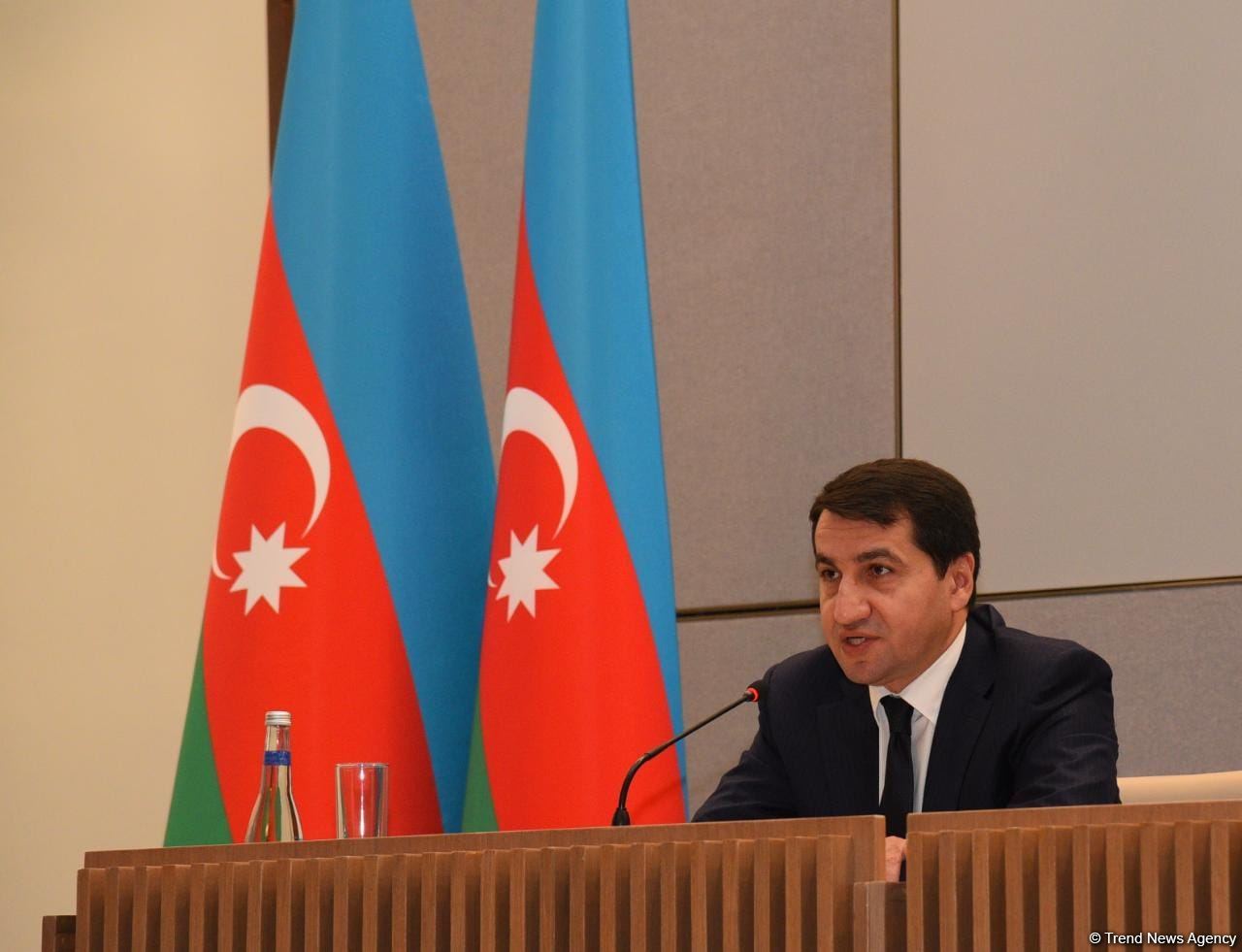 Hikmət Hacıyev Şuşa-Xankəndi yolunda mövcud vəziyyət barədə diplomatik nümayəndəliklərin rəhbərlərinə məlumat verib