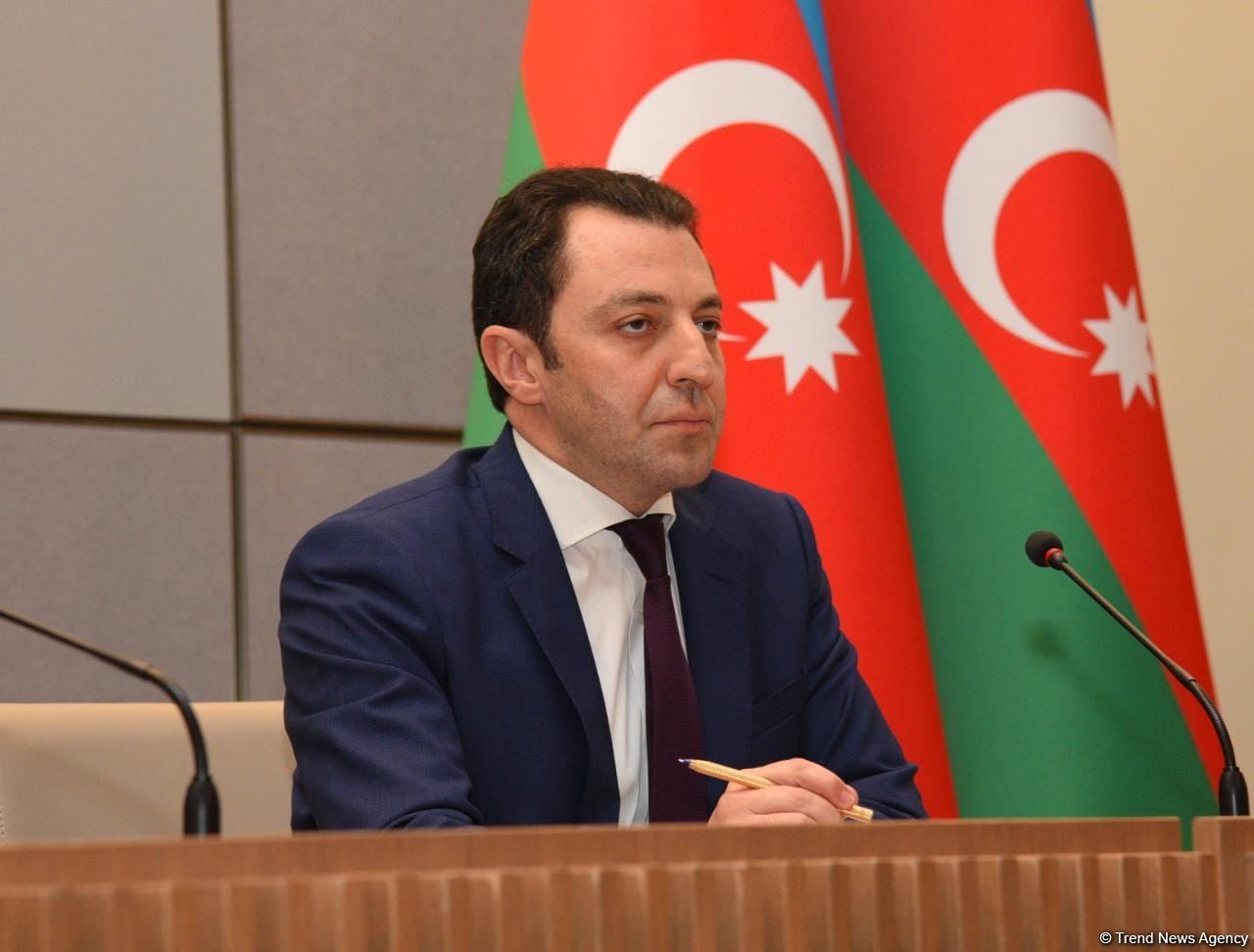 Hikmət Hacıyev Şuşa-Xankəndi yolunda mövcud vəziyyət barədə diplomatik nümayəndəliklərin rəhbərlərinə məlumat verib