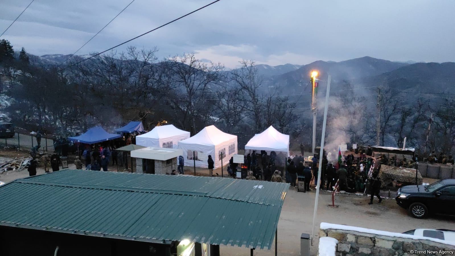Rusiya sülhməramlılarının məsuliyyət zonasında etiraz aksiyası 19 saatdan çoxdur davam edir (FOTO/VİDEO)