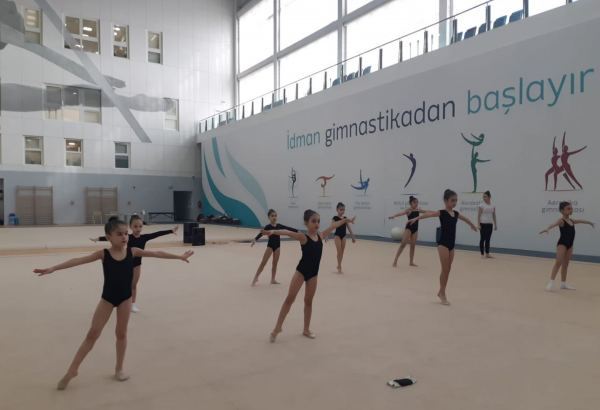 Bakıda Ağdaş və Abşeron gimnastlarının təlim-məşq toplanışı keçirilir (FOTO)