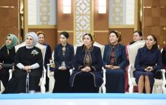 Birinci vitse-prezident Mehriban Əliyeva Türkmənbaşı şəhərində təsviri və dekorativ sənət əsərlərindən ibarət sərgilərlə tanış olub (FOTO/VİDEO) (YENİLƏNİB)
