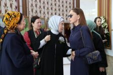Birinci vitse-prezident Mehriban Əliyeva Türkmənbaşı şəhərində təsviri və dekorativ sənət əsərlərindən ibarət sərgilərlə tanış olub (FOTO/VİDEO) (YENİLƏNİB)