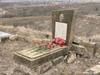 Övladları Milli Qəhrəman Əliyar Əliyevin məzarını ziyarət edib (FOTO)
