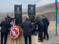 Övladları Milli Qəhrəman Əliyar Əliyevin məzarını ziyarət edib (FOTO)