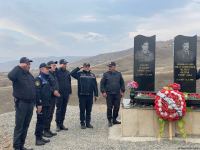 Övladları Milli Qəhrəman Əliyar Əliyevin məzarını ziyarət edib (FOTO)