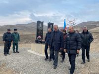 Övladları Milli Qəhrəman Əliyar Əliyevin məzarını ziyarət edib (FOTO)