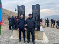 Övladları Milli Qəhrəman Əliyar Əliyevin məzarını ziyarət edib (FOTO)