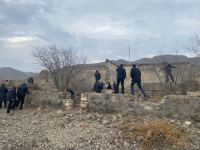 Övladları Milli Qəhrəman Əliyar Əliyevin məzarını ziyarət edib (FOTO)