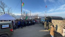 Rusiya sülhməramlılarına aid təminat maşınları maneəsiz şəkildə Laçın yolundan keçib (FOTO/VİDEO)