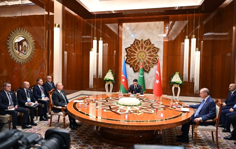Türkmənbaşı şəhərində Azərbaycan, Türkiyə və Türkmənistan prezidentlərinin geniş tərkibdə görüşü keçirilib  (FOTO/VİDEO) (YENİLƏNİB)
