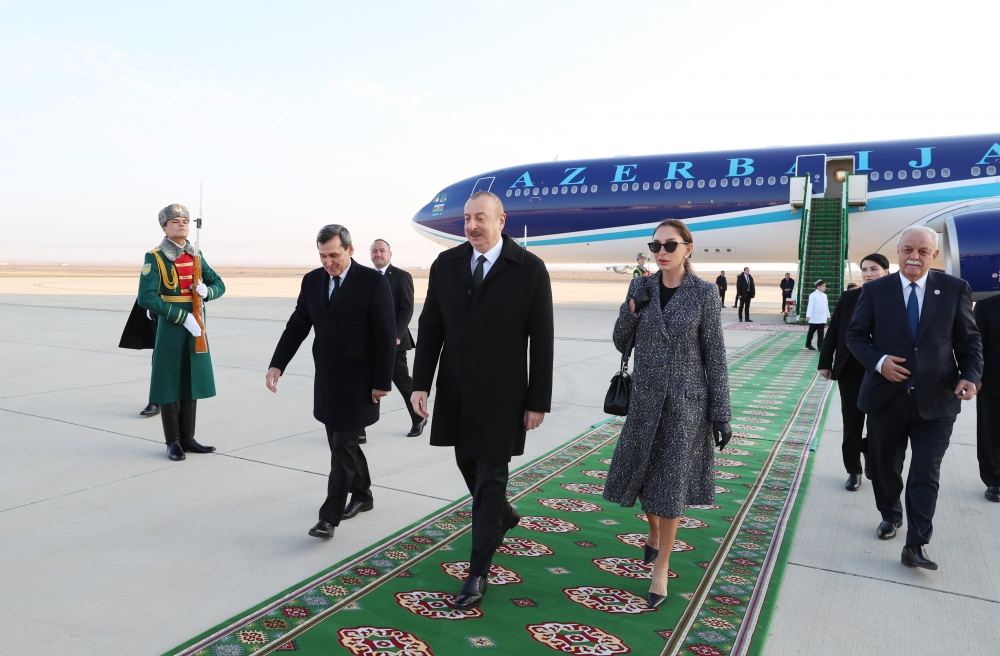 Prezident İlham Əliyev və Birinci xanım Mehriban Əliyeva Türkmənistana səfərə gəlib (FOTO/VİDEO)