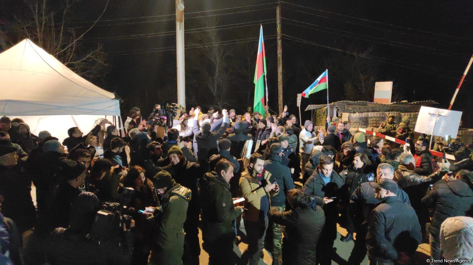 Şuşada aksiya iştirakçıları növbəti dəfə Dövlət Himni oxuyublar (FOTO/VİDEO)