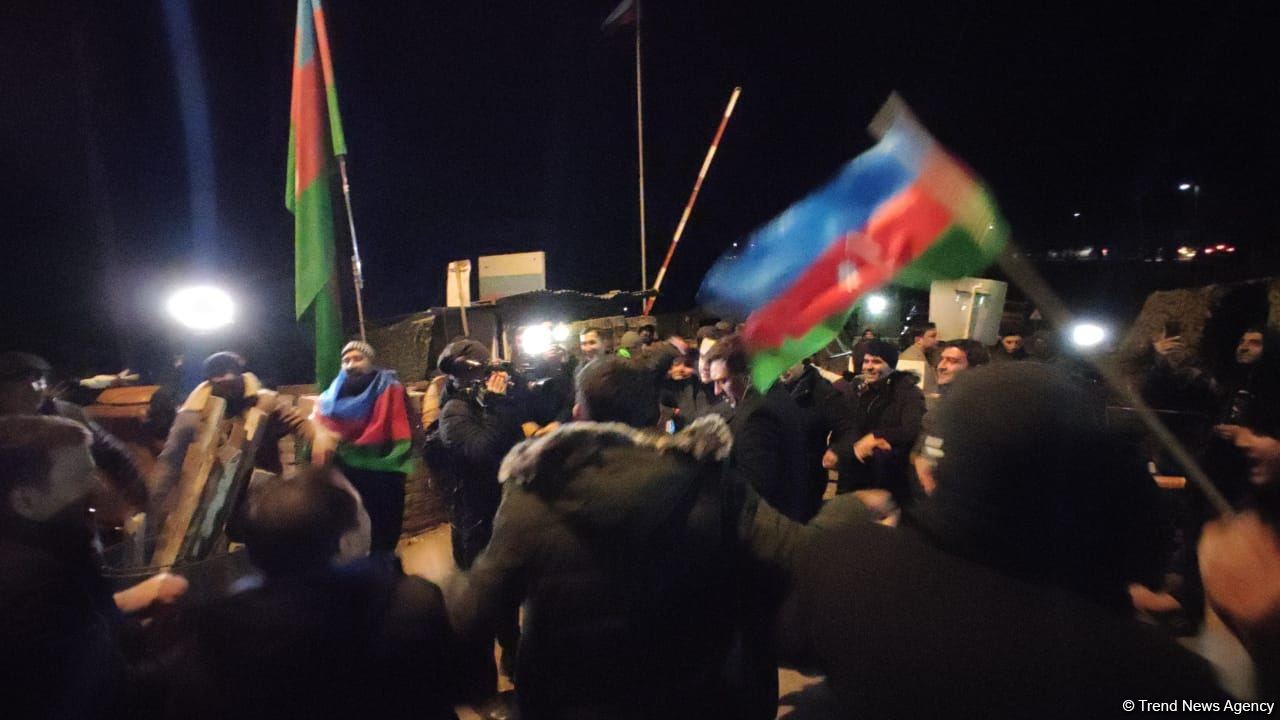 Şuşada aksiya iştirakçıları növbəti dəfə Dövlət Himni oxuyublar (FOTO/VİDEO)