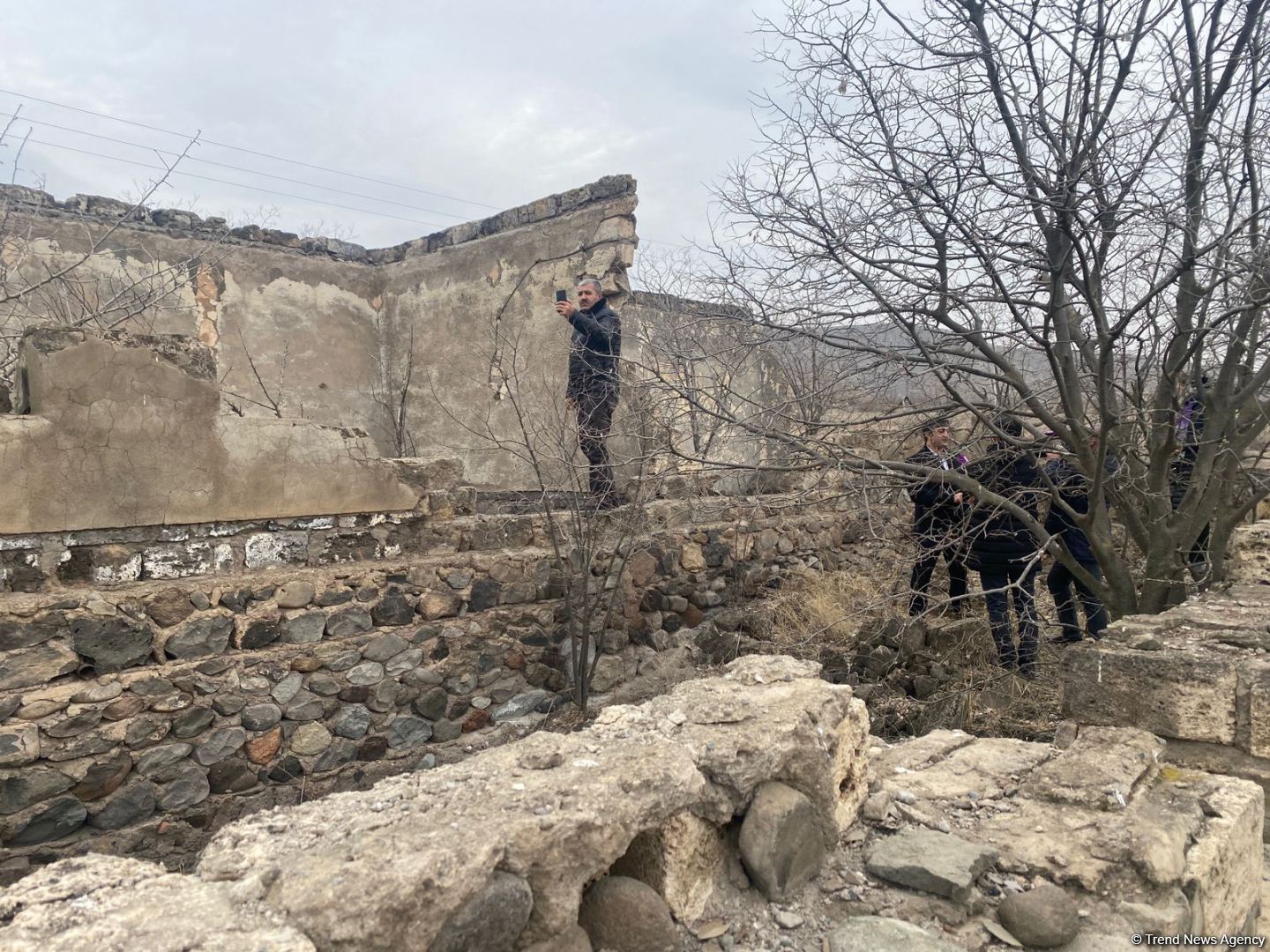 Övladları Milli Qəhrəman Əliyar Əliyevin məzarını ziyarət edib (FOTO)