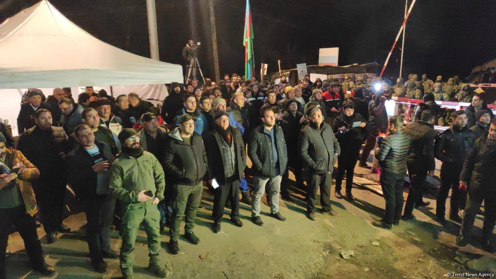 Aksiya iştirakçıları və sülhməramlılar dünya çempionatının oyununu birlikdə izləyir (FOTO/VİDEO)