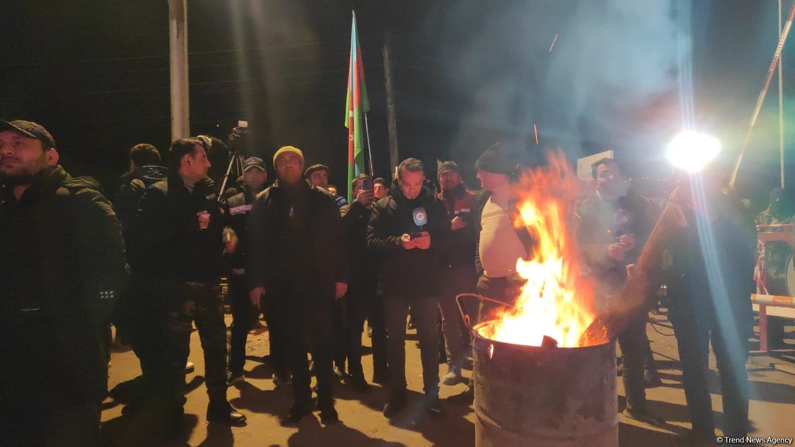 Aksiya iştirakçıları və sülhməramlılar dünya çempionatının oyununu birlikdə izləyir (FOTO/VİDEO)