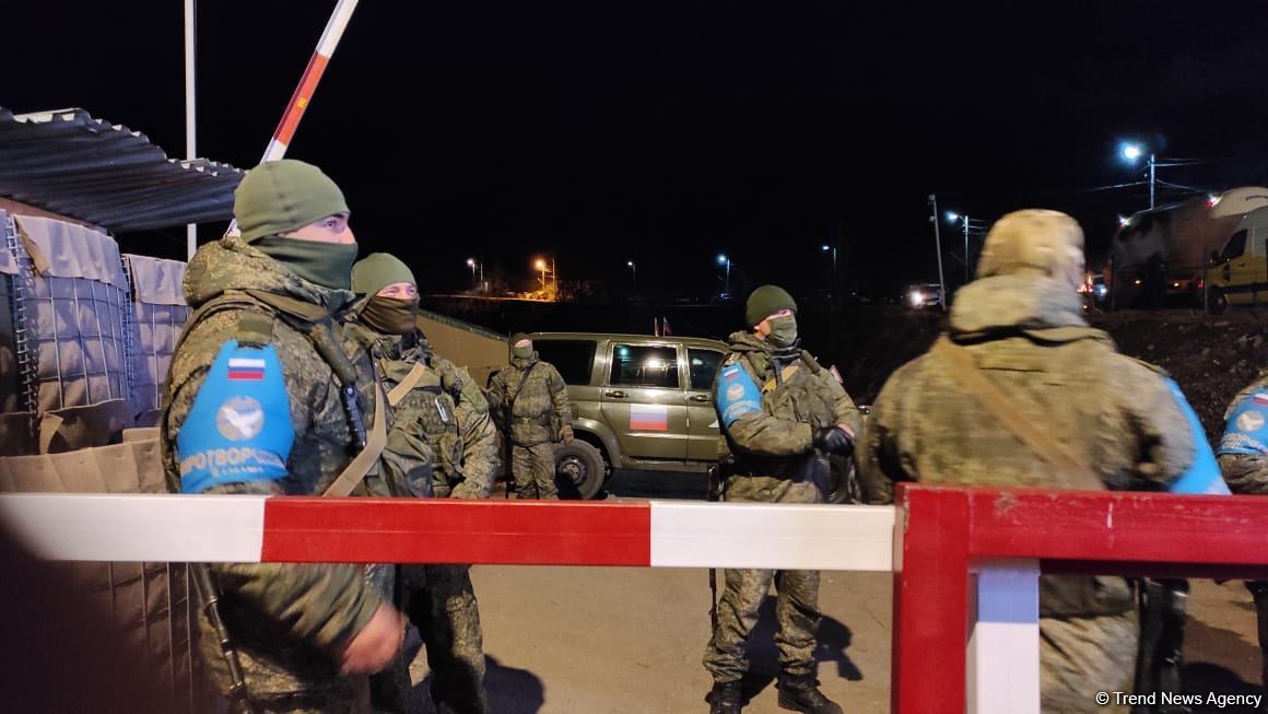 Aksiya iştirakçıları və sülhməramlılar dünya çempionatının oyununu birlikdə izləyir (FOTO/VİDEO)