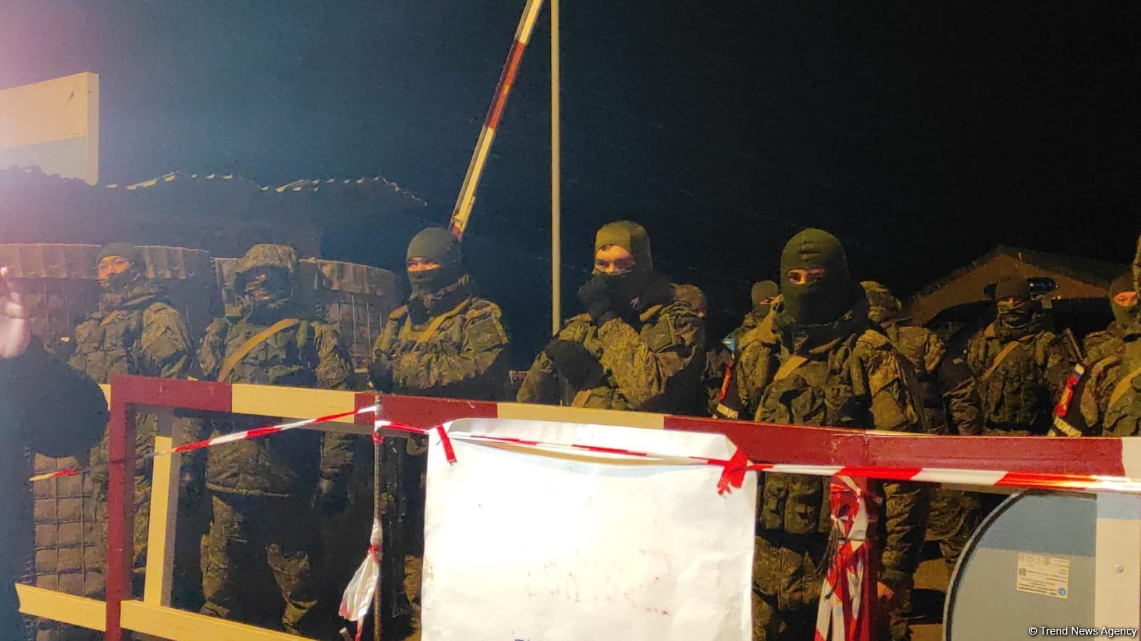 Aksiya iştirakçıları və sülhməramlılar dünya çempionatının oyununu birlikdə izləyir (FOTO/VİDEO)