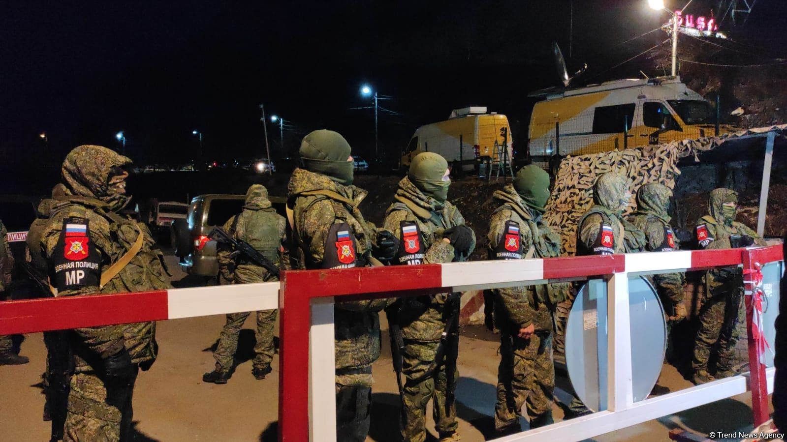 Aksiya iştirakçıları və sülhməramlılar dünya çempionatının oyununu birlikdə izləyir (FOTO/VİDEO)