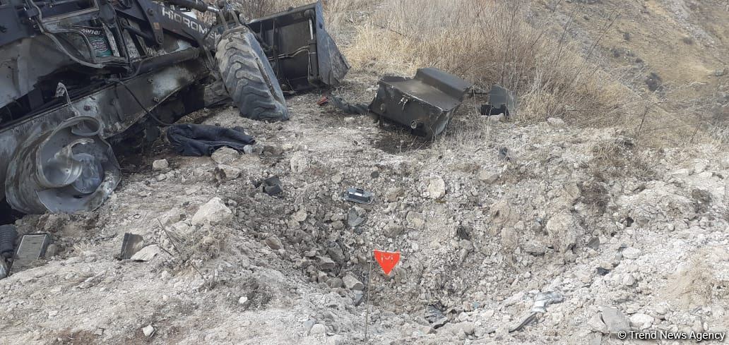 Kəlbəcərdə minaya düşən texnikaların görüntüləri (FOTO/VİDEO)