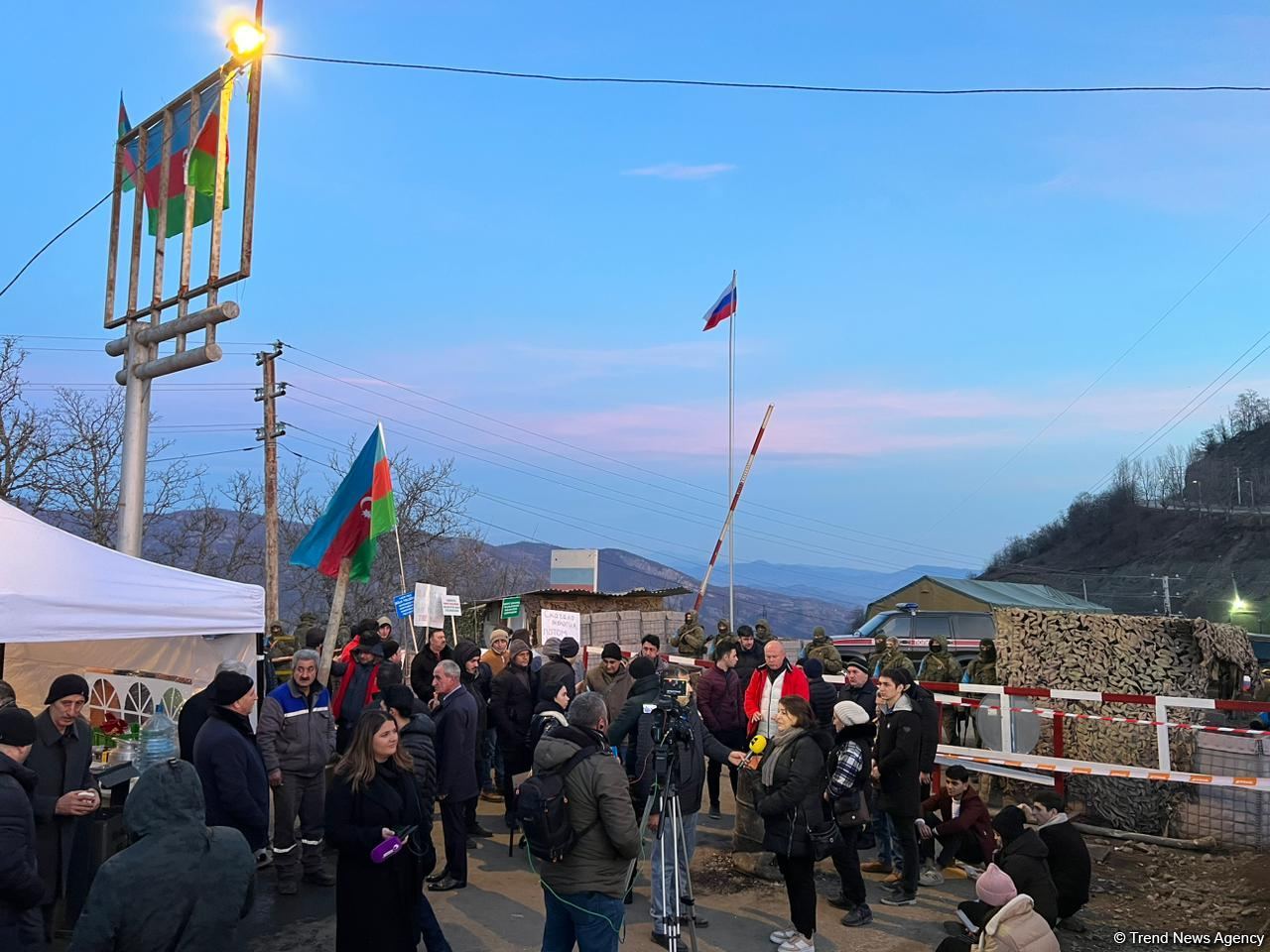 Azərbaycanlıların dinc etiraz aksiyası dördüncü gündür davam edir (FOTO/VİDEO)