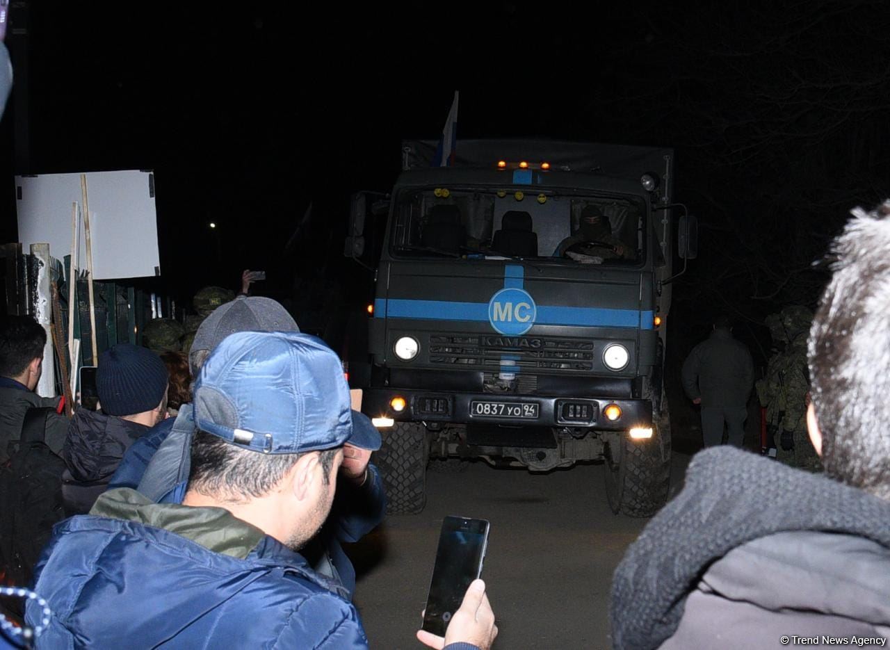 Şuşa-Xankəndi yolundan növbəti dəfə sülhməramlılara məxsus təminat avtomobilləri keçib (FOTO/VİDEO)
