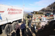 Şuşa-Xankəndi yolundan növbəti dəfə sülhməramlılara aid təminat avtomobilləri keçib (FOTO/VİDEO)