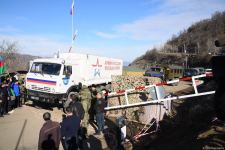 Şuşa-Xankəndi yolundan növbəti dəfə sülhməramlılara aid təminat avtomobilləri keçib (FOTO/VİDEO)